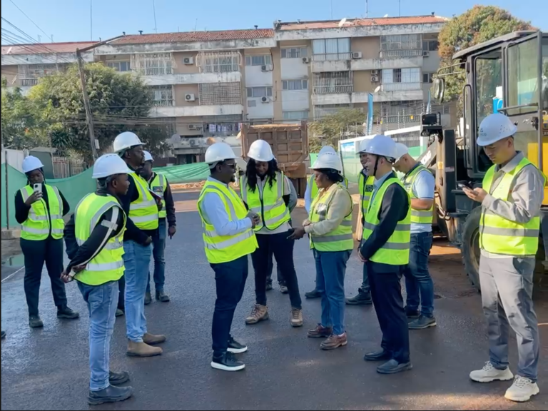SEGUNDA FEIRA 23 JUNHO 99% DE GARANTIAS DA ABERTURA PARA LIVRE CURCULACAO NA AV. JOAQUIM CHISSANO NO TROCO ENTRE AVENIDA ACORDO DE LUSAKA E OMM